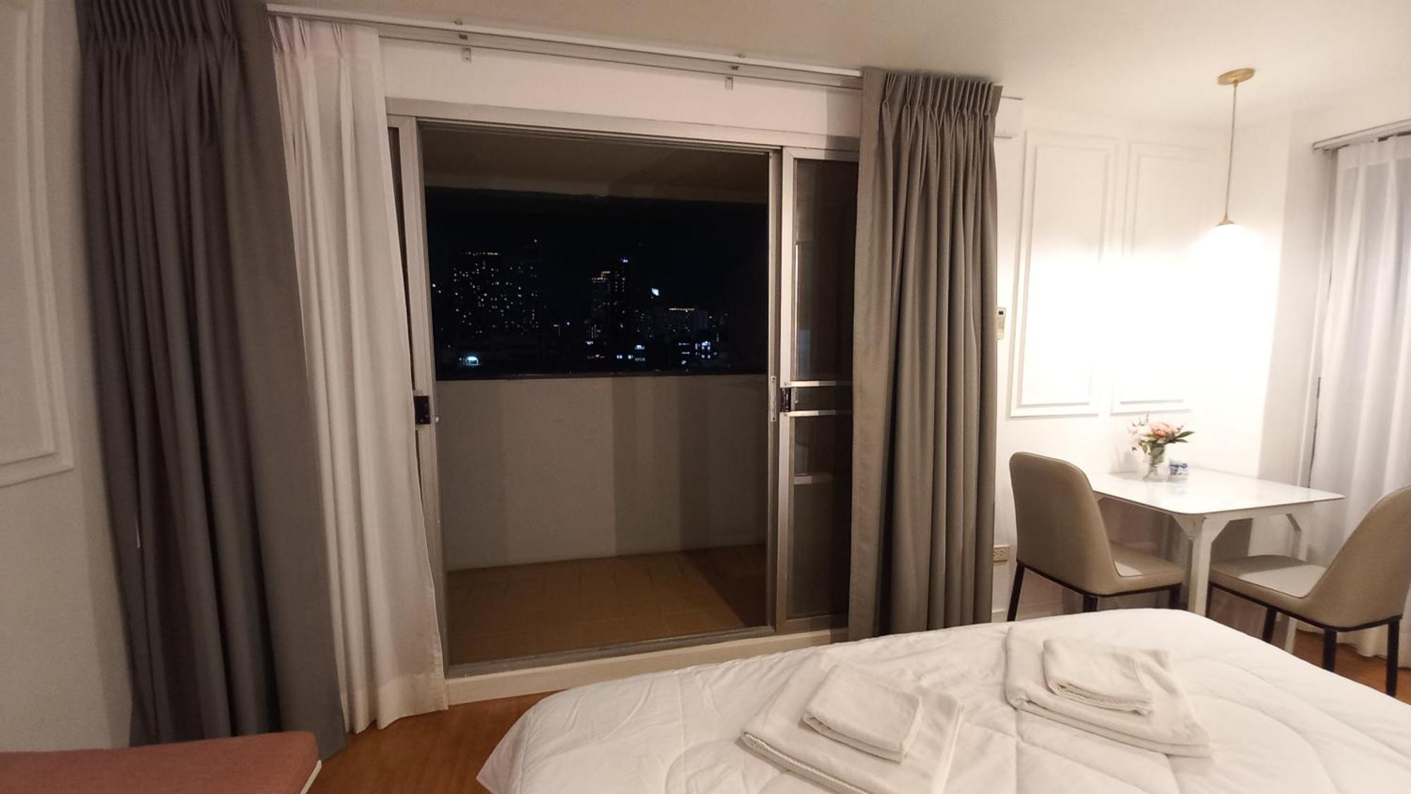 Panoramic City View Room At Silom Bangkok Ruang foto