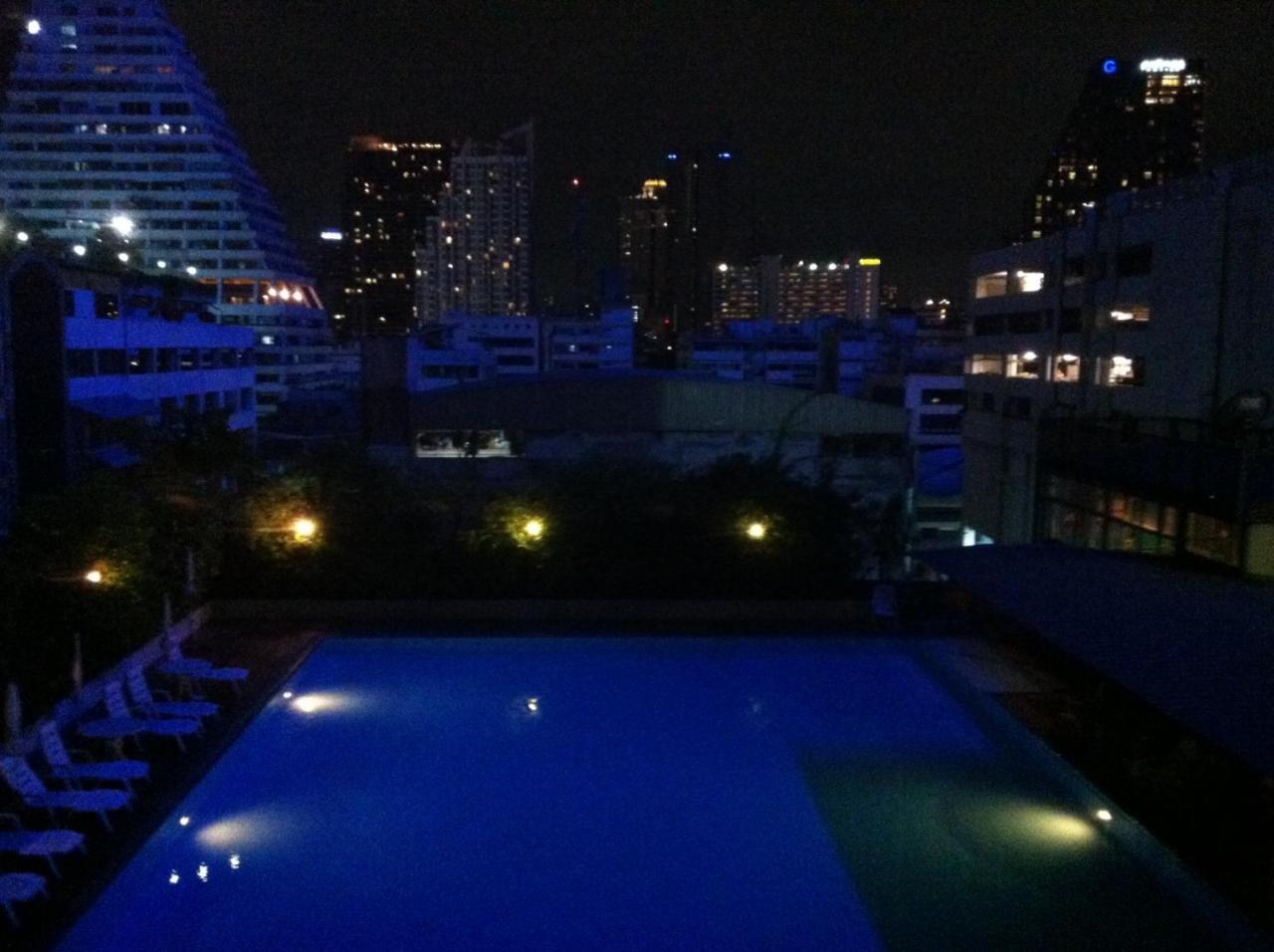 Panoramic City View Room At Silom Bangkok Bagian luar foto